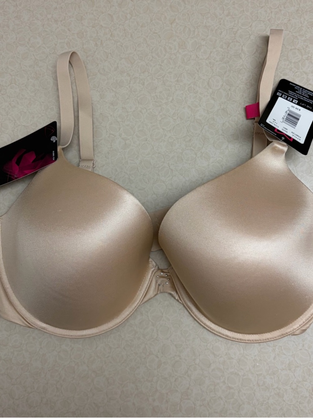 NWT Maidenform Love The Lift Push Up Bra. Size 38D
Style P09729